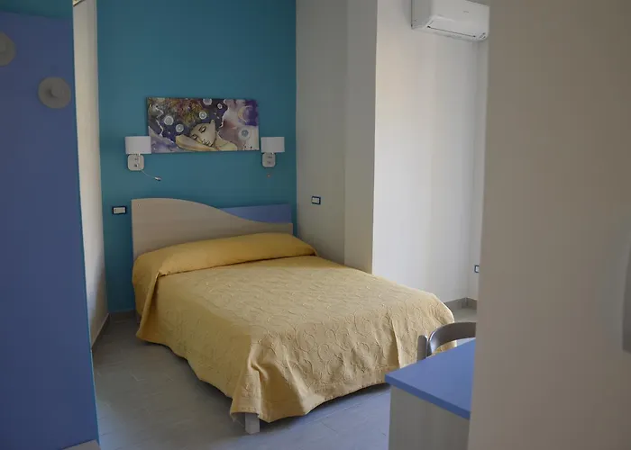 Good Night Moon 3* 克罗托内